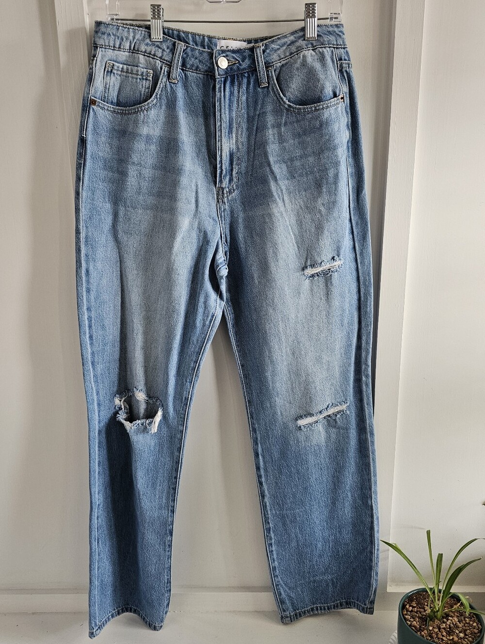 Cello High Rise Straight Leg Boyfriend Light Wash Distressed Jeans Size 7 27 P7